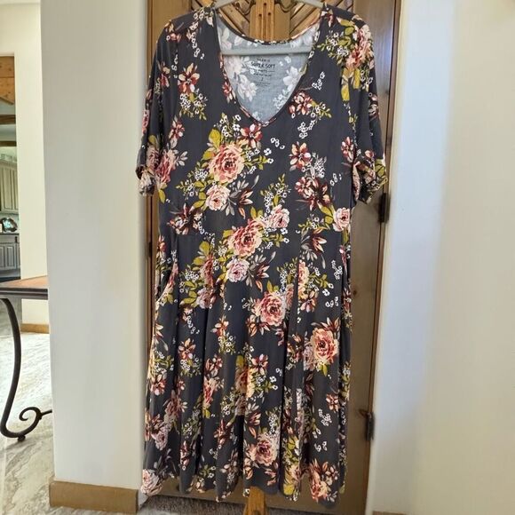NWOT Torrid (2X) pocketed super soft knit short sleeve floral mini dress - Picture 1 of 6